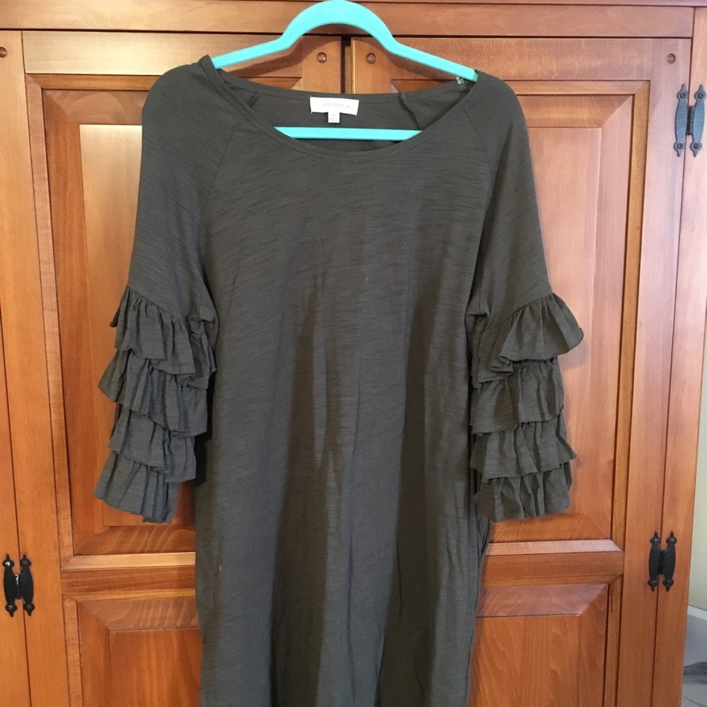 Umgee ruffle sleeve tunic. NWOT